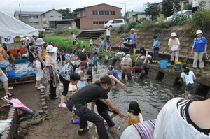 第３回　青田川魚すくい大会