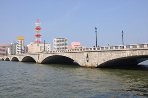 万代橋