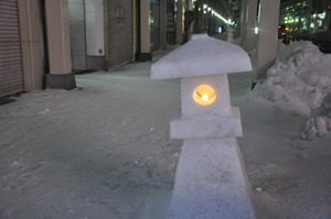 夜の雪灯籠　５