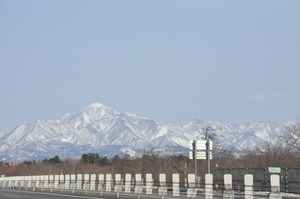 雪の米山