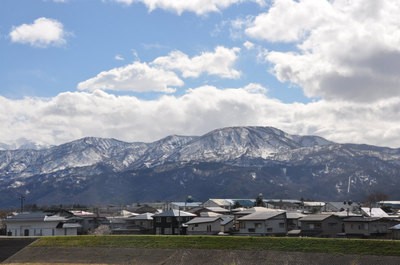 妙高山は峨々として