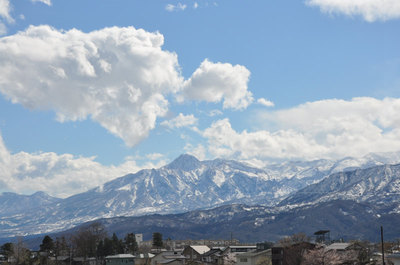 妙高山は峨々として